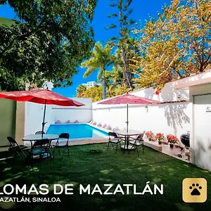 https://hostal-la-casa-de-madera.mazatlan-hotels.com